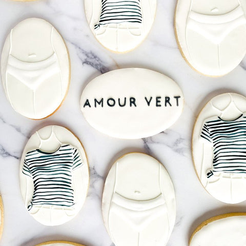 Decorative cookies with 'Amour Vert' branding on a marble surface